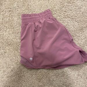 lululemon athletica Women's hotty hot high rise 2.5 Shorts size 8